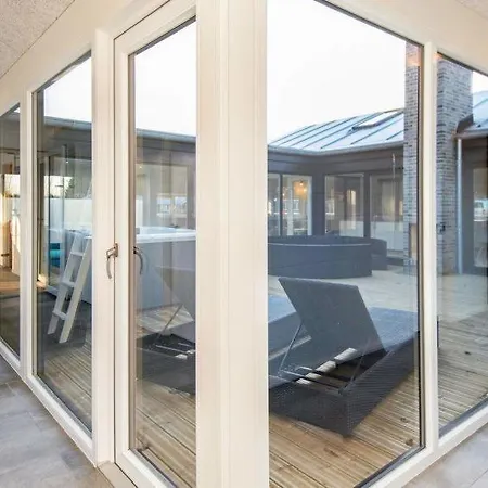 Sleeps 18 Pool Wifi Tranehuse