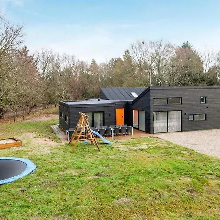Sleeps 18 Pool Wifi Holiday home