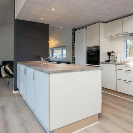 Sleeps 18 Pool Wifi Holiday home *