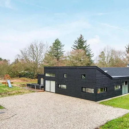 Sleeps 18 Pool Wifi Holiday home Tranehuse