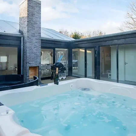 Sleeps 18 Pool Wifi *