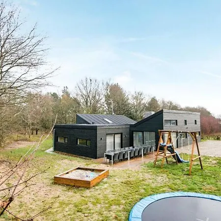 Sleeps 18 Pool Wifi Holiday home Tranehuse