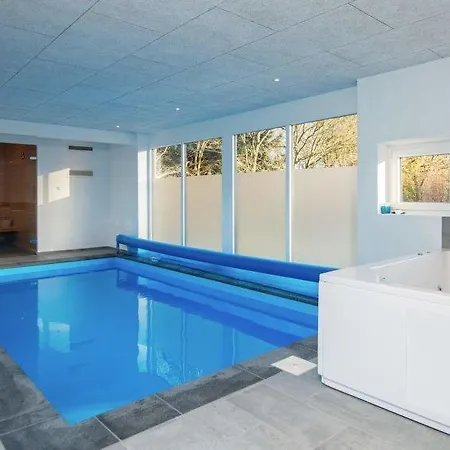Holiday home Sleeps 18 Pool Wifi